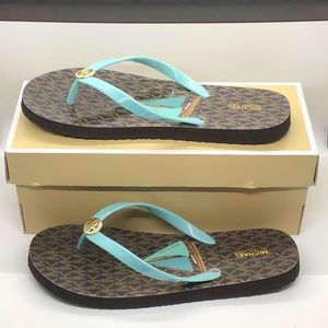 Michael Kors size 10 flip flop💙